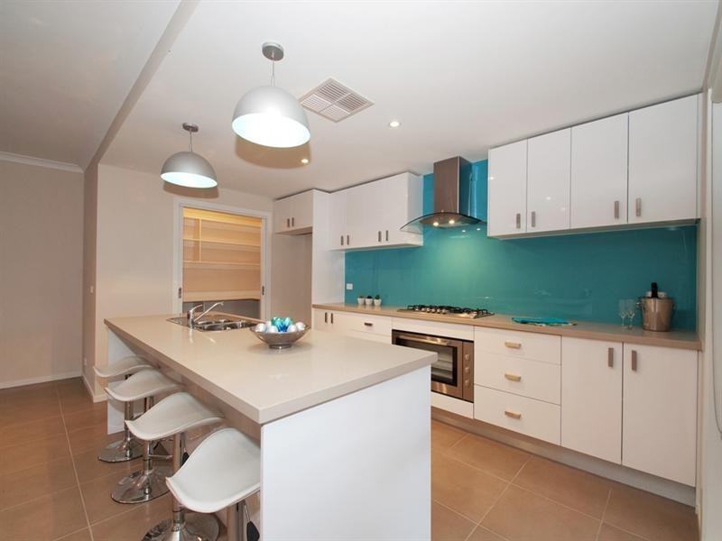 12 MEADOWGATE Drive, Chirnside Park VIC 3116