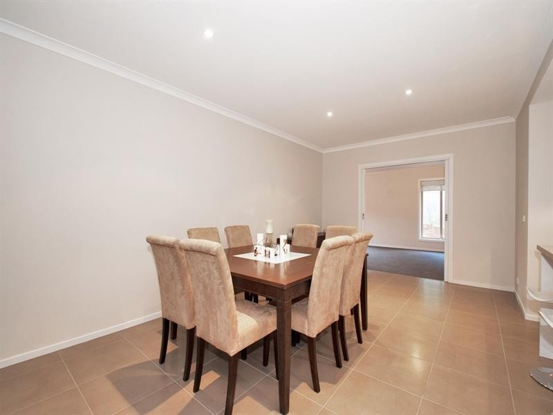 12 MEADOWGATE Drive, Chirnside Park VIC 3116