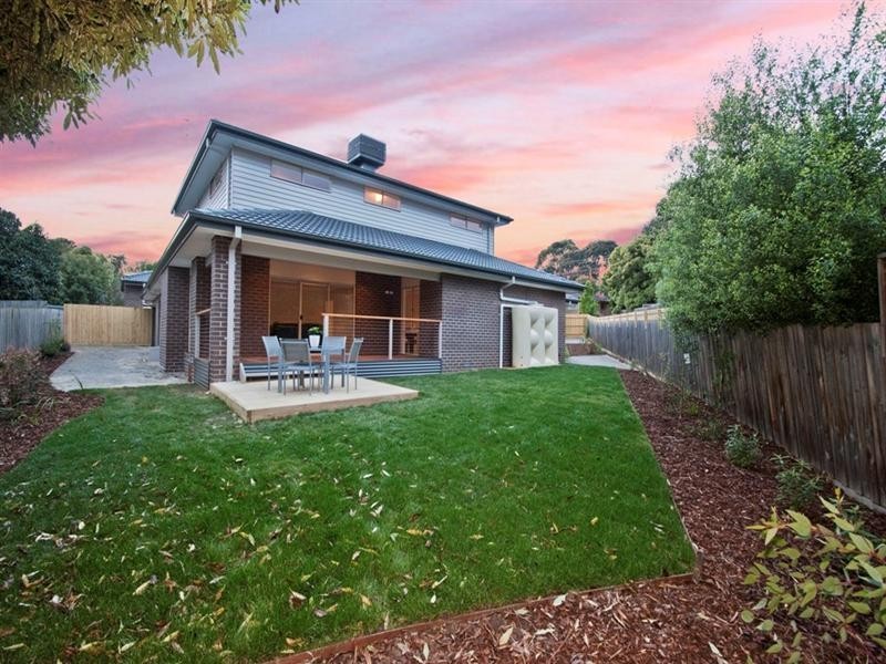 12 MEADOWGATE Drive, Chirnside Park VIC 3116