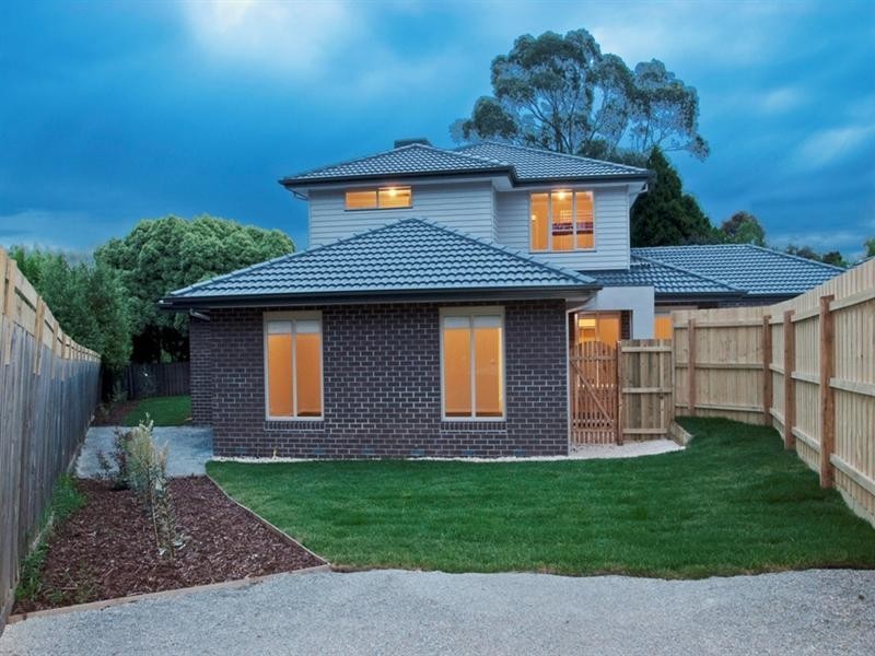 12 MEADOWGATE Drive, Chirnside Park VIC 3116
