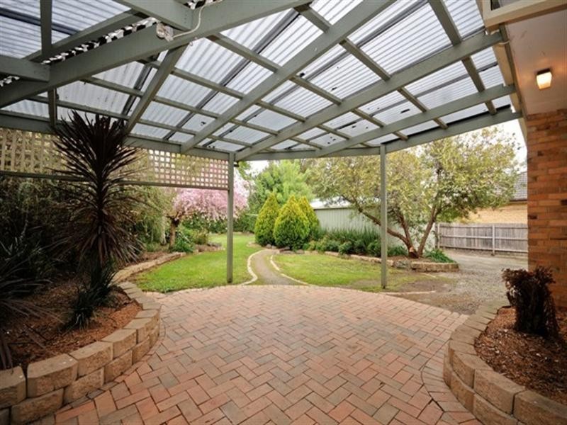 38 Mandowie Crescent, Croydon VIC 3136