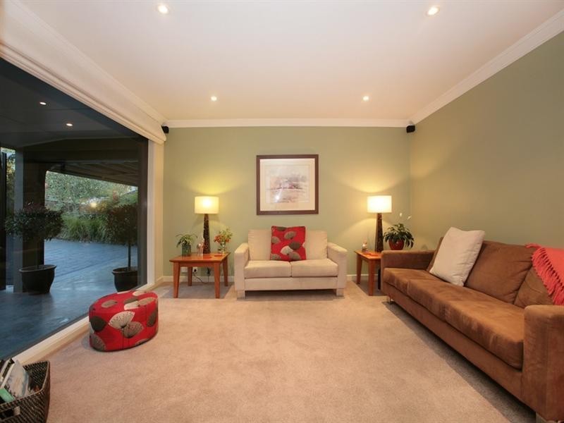 27 ANGELICA Crescent, Croydon Hills VIC 3136