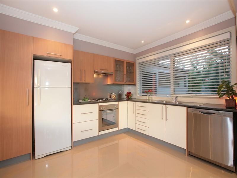 27 ANGELICA Crescent, Croydon Hills VIC 3136