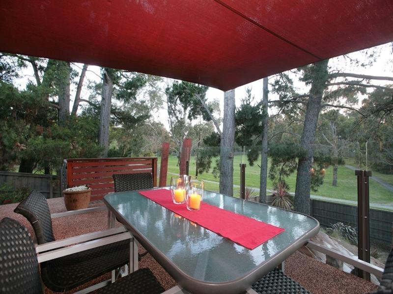 27 ANGELICA Crescent, Croydon Hills VIC 3136