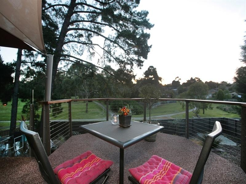 27 ANGELICA Crescent, Croydon Hills VIC 3136