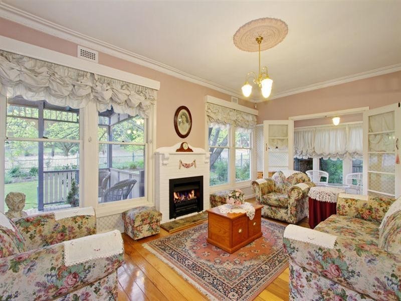 37 BAYSWATER Road, Croydon VIC 3136