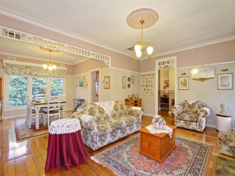 37 BAYSWATER Road, Croydon VIC 3136