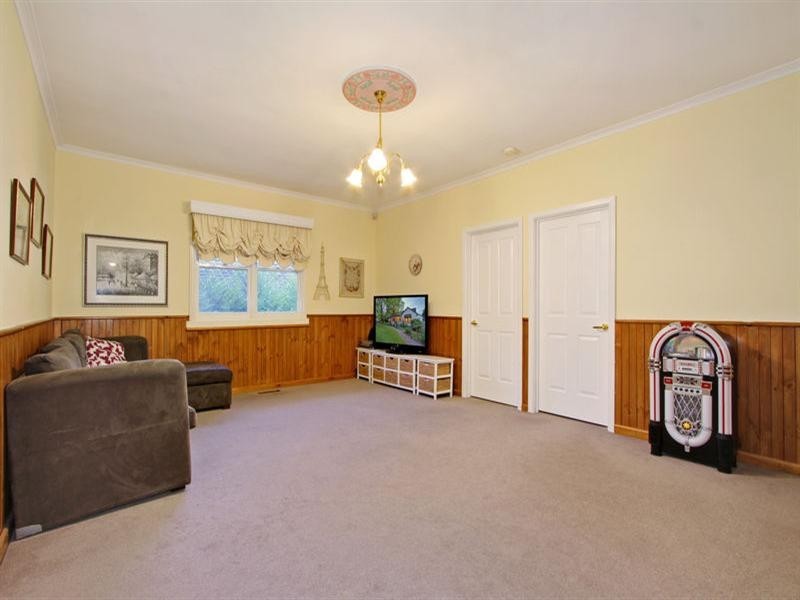 37 BAYSWATER Road, Croydon VIC 3136