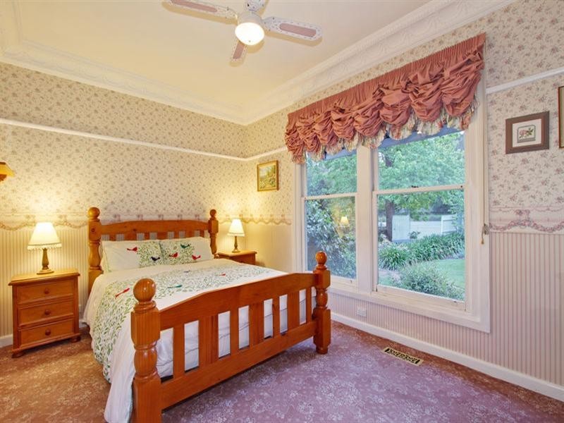 37 BAYSWATER Road, Croydon VIC 3136