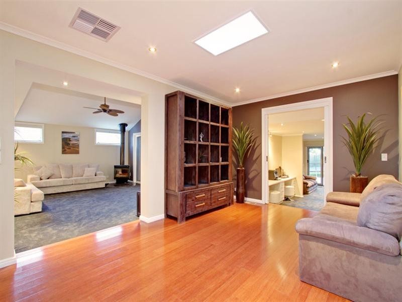 34 LANIER Crescent, Croydon North VIC 3136