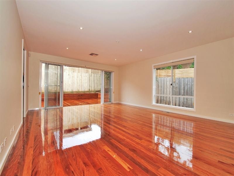 Unit 2, 76 CAVE HILL Road, Lilydale VIC 3140