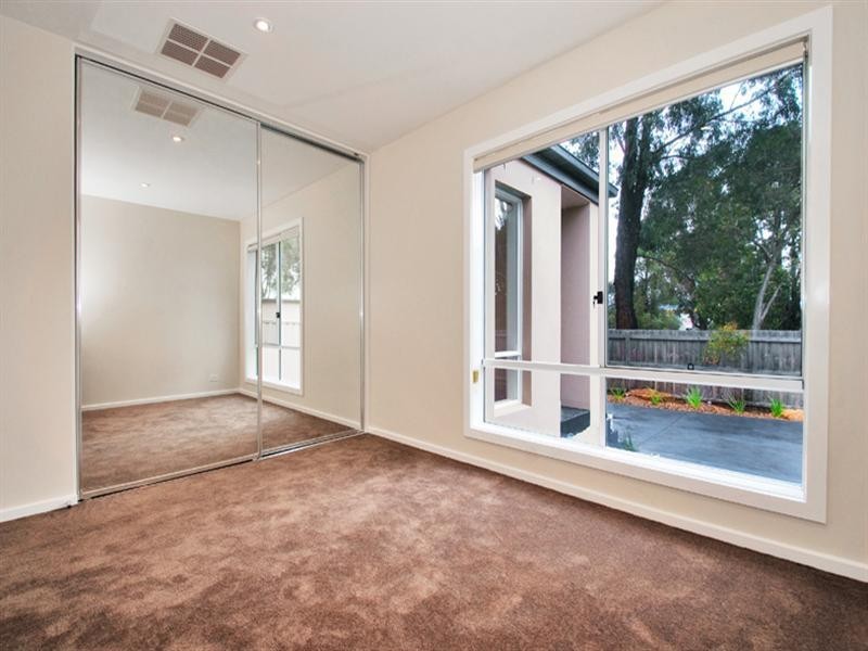 Unit 2, 76 CAVE HILL Road, Lilydale VIC 3140
