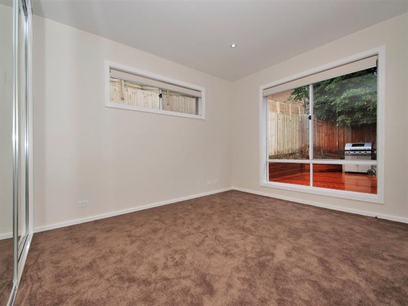 Unit 2, 76 CAVE HILL Road, Lilydale VIC 3140