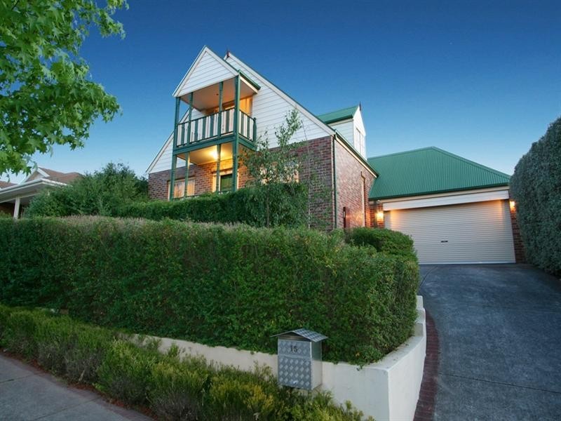 15 YERING Place, Chirnside Park VIC 3116