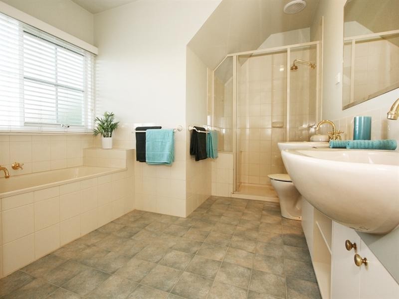 15 YERING Place, Chirnside Park VIC 3116