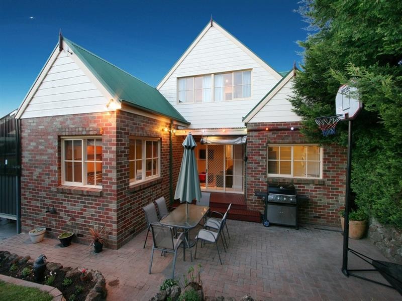 15 YERING Place, Chirnside Park VIC 3116