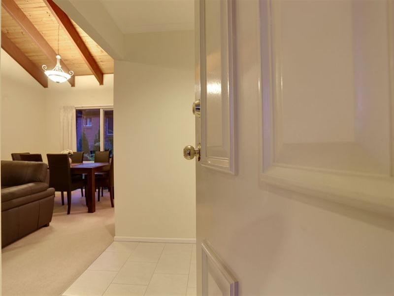 9 AZAROW Circuit, Croydon South VIC 3136