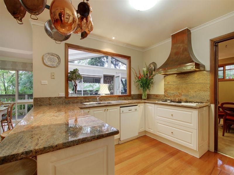 4 WOODCHURCH Close, Ringwood North VIC 3134