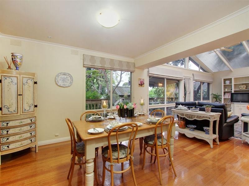 4 WOODCHURCH Close, Ringwood North VIC 3134