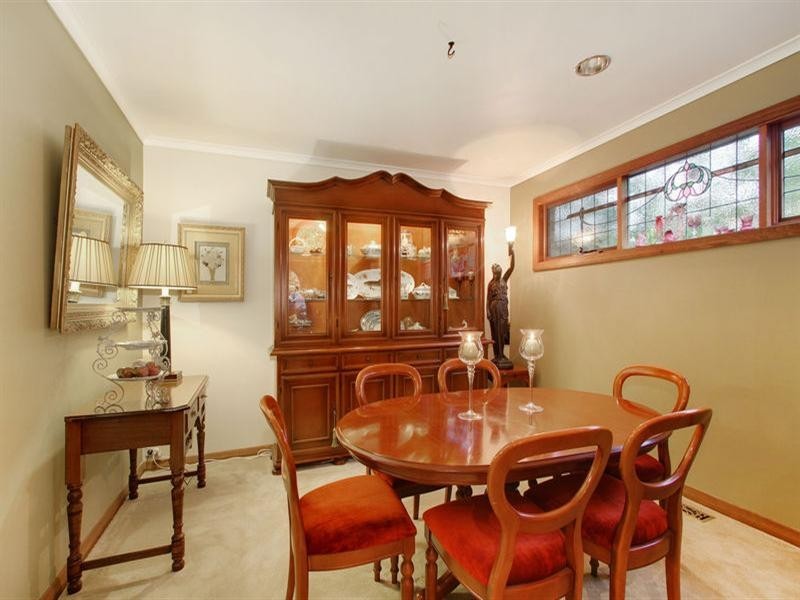 4 WOODCHURCH Close, Ringwood North VIC 3134