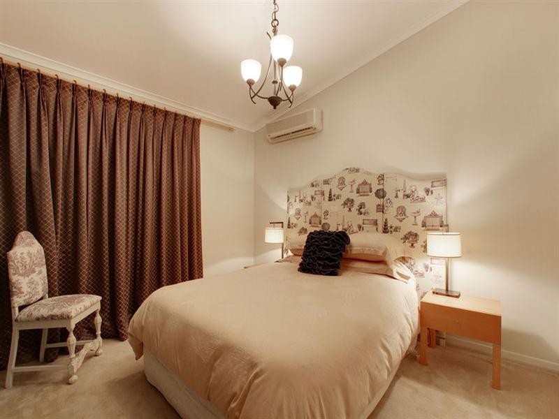 4 WOODCHURCH Close, Ringwood North VIC 3134