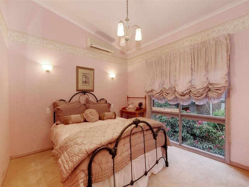 4 WOODCHURCH Close, Ringwood North VIC 3134