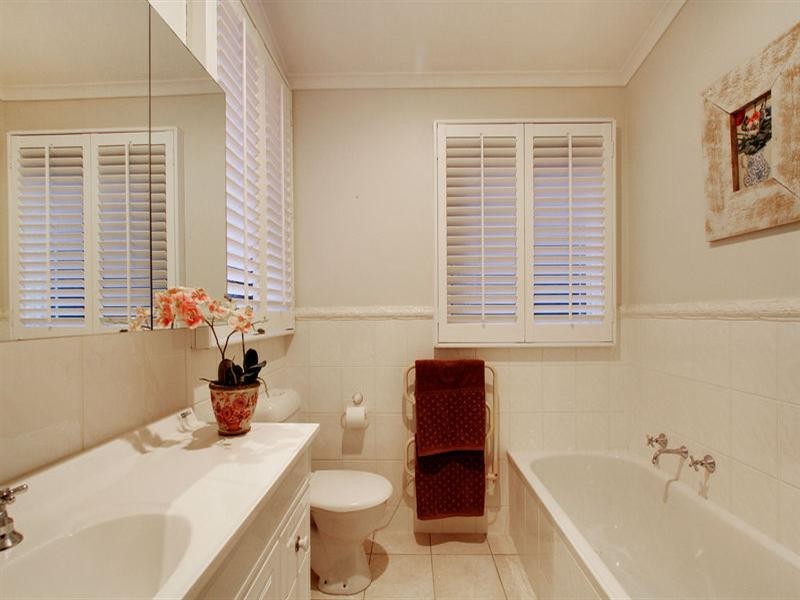 4 WOODCHURCH Close, Ringwood North VIC 3134