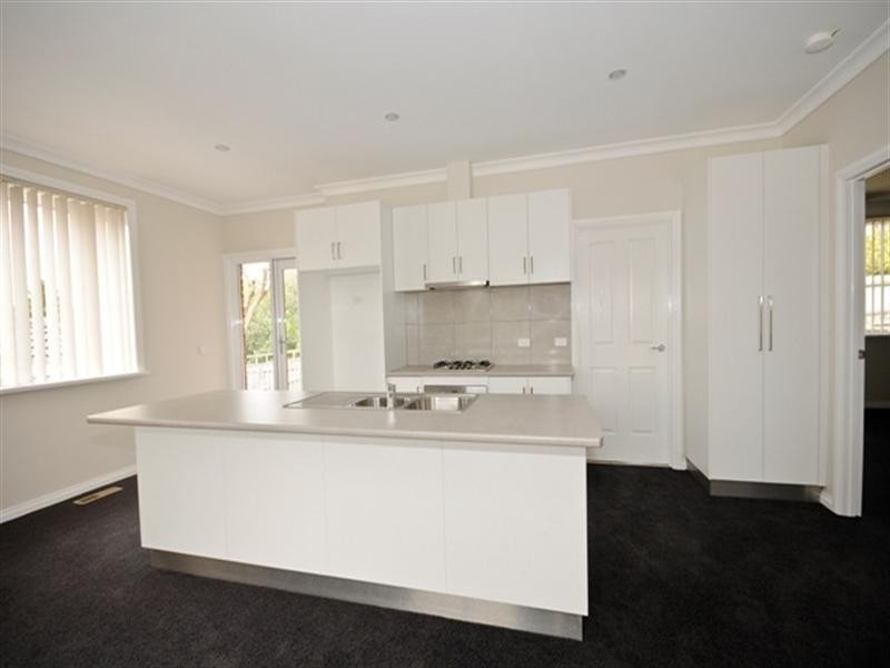 12 Royal Road, Croydon South VIC 3136