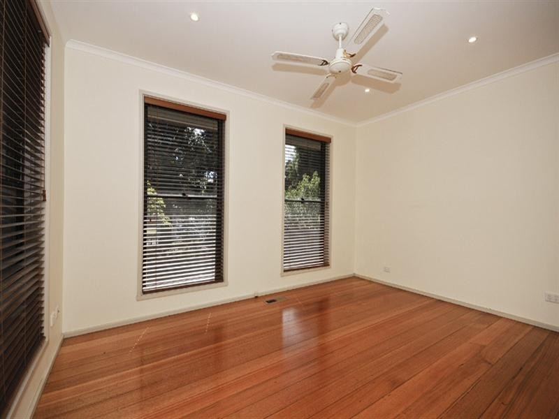 11 Robert Court, Croydon VIC 3136