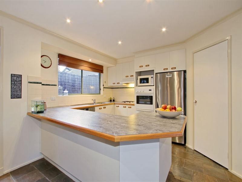 8 PERRY Close, Croydon South VIC 3136