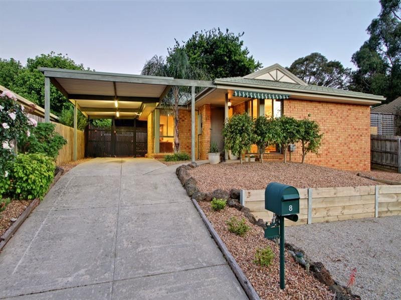 8 PERRY Close, Croydon South VIC 3136