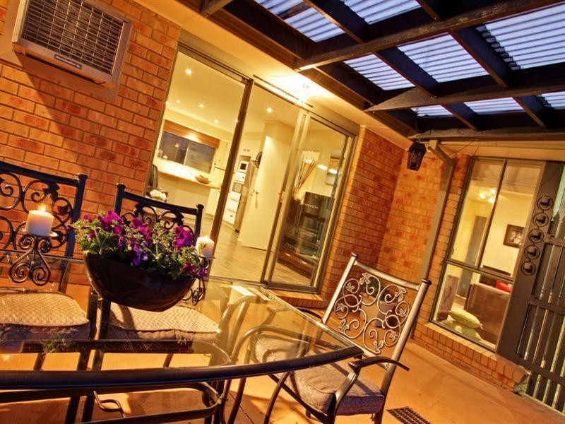 8 PERRY Close, Croydon South VIC 3136