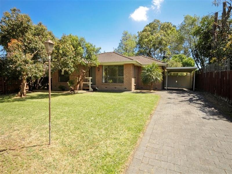 2 MELTON Grove, Croydon Hills VIC 3136