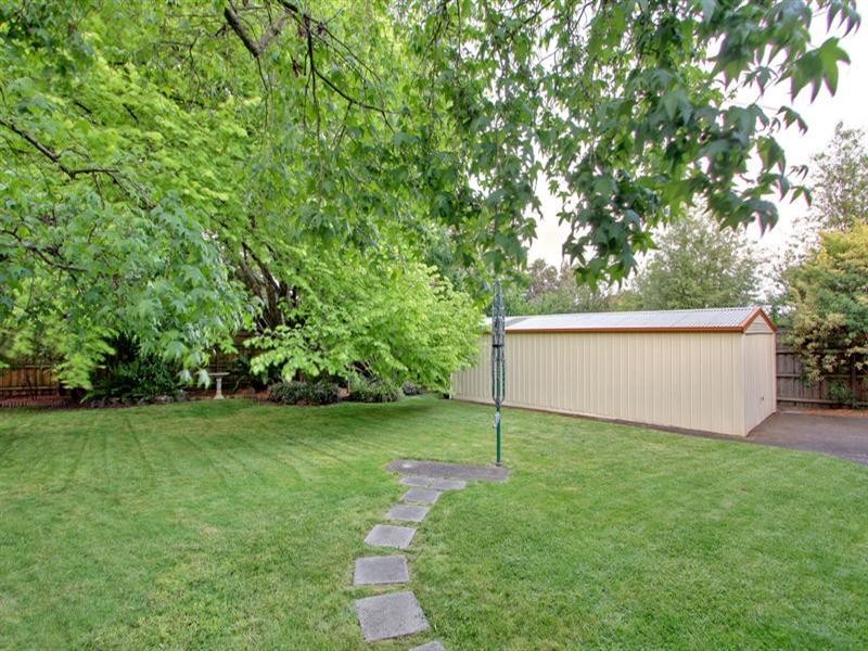 3 DUMOSA Avenue, Croydon VIC 3136