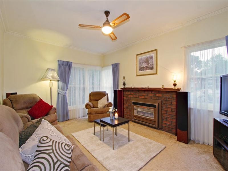 3 DUMOSA Avenue, Croydon VIC 3136