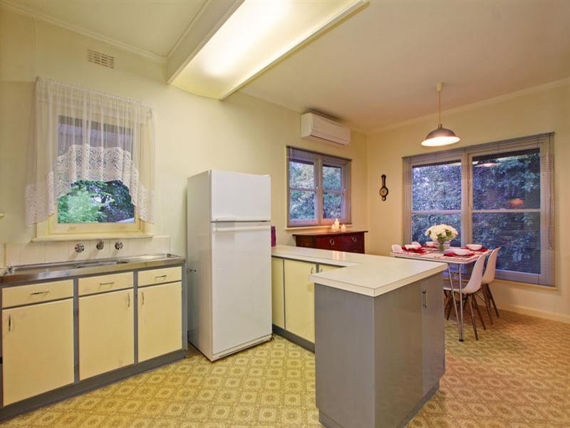 3 DUMOSA Avenue, Croydon VIC 3136