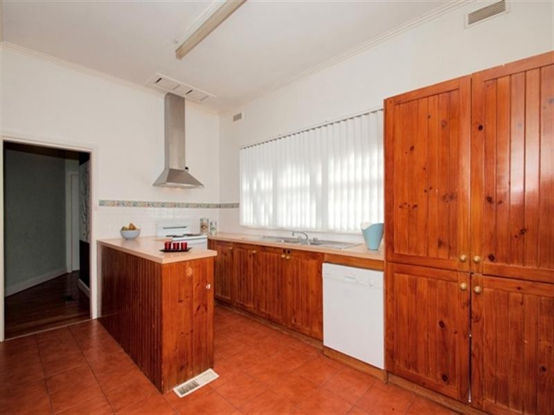 2 Field Street, Croydon VIC 3136