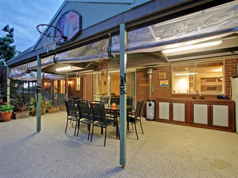 8 HILLVIEW Court, Croydon Hills VIC 3136