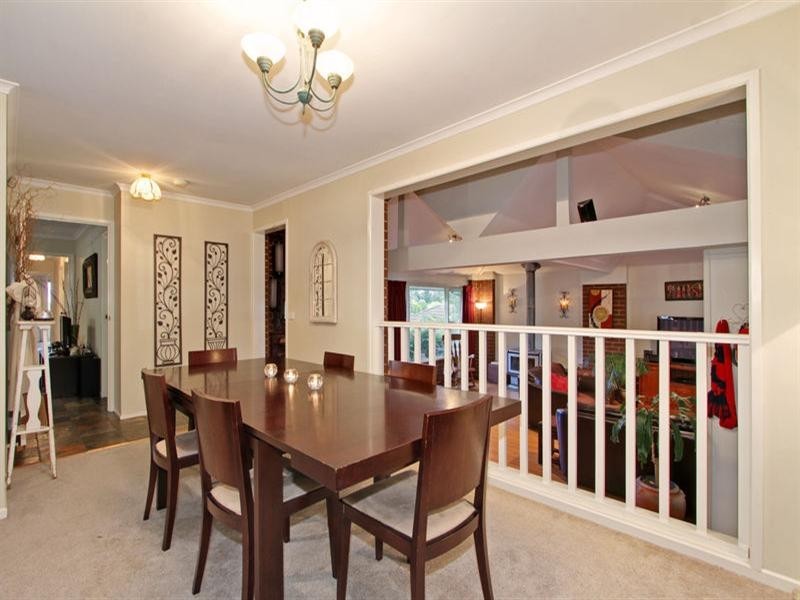 8 HILLVIEW Court, Croydon Hills VIC 3136