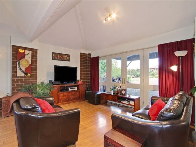 8 HILLVIEW Court, Croydon Hills VIC 3136