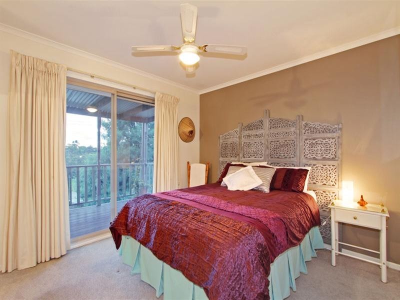 8 HILLVIEW Court, Croydon Hills VIC 3136