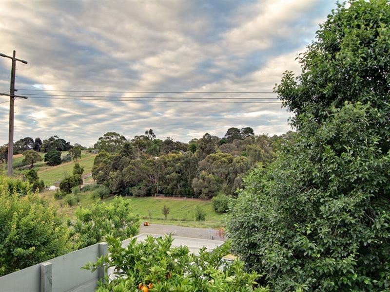 8 HILLVIEW Court, Croydon Hills VIC 3136