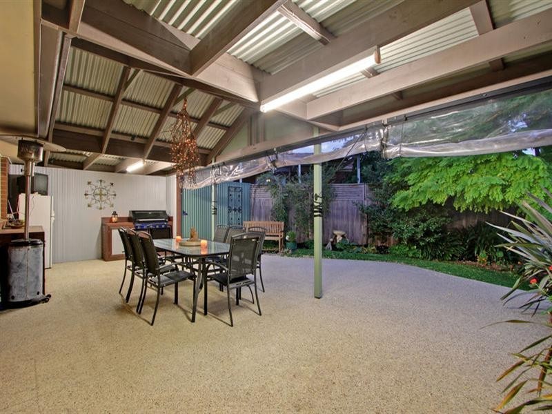 8 HILLVIEW Court, Croydon Hills VIC 3136