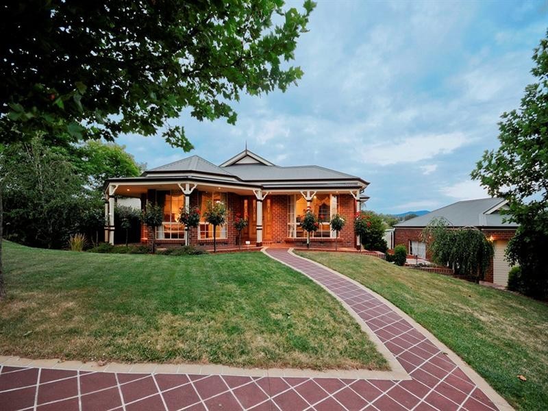 1 OXLEY Court, Chirnside Park VIC 3116