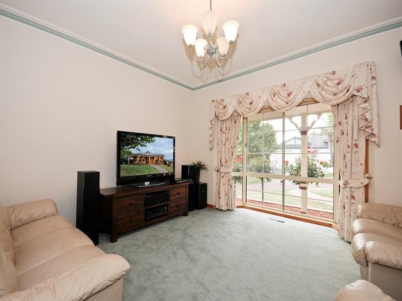 1 OXLEY Court, Chirnside Park VIC 3116