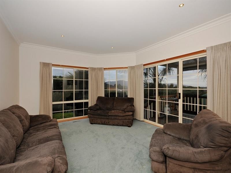 1 OXLEY Court, Chirnside Park VIC 3116