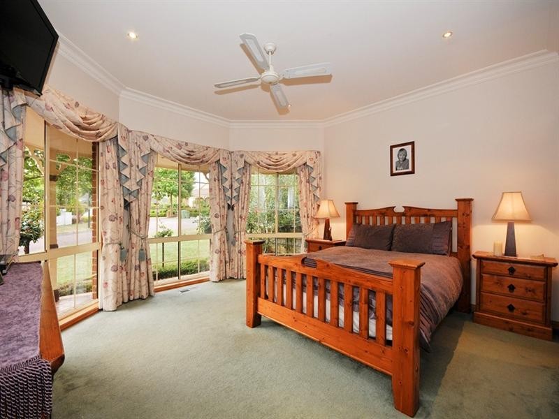 1 OXLEY Court, Chirnside Park VIC 3116