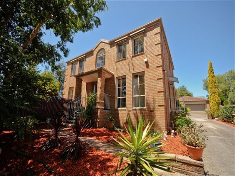 1 Yarraridge Drive, Chirnside Park VIC 3116