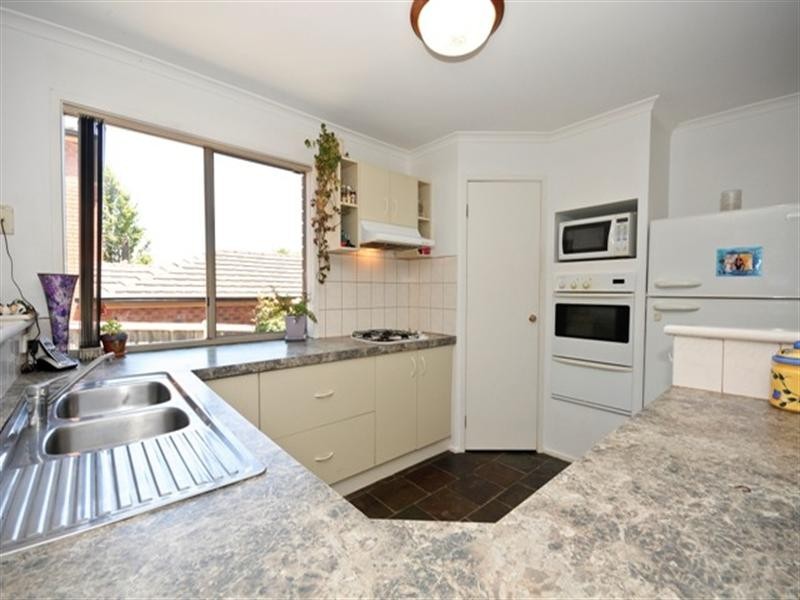 1 Yarraridge Drive, Chirnside Park VIC 3116