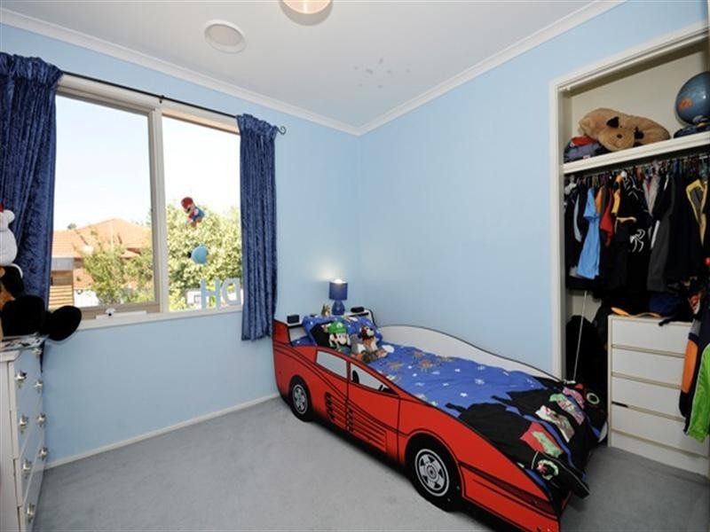 1 Yarraridge Drive, Chirnside Park VIC 3116